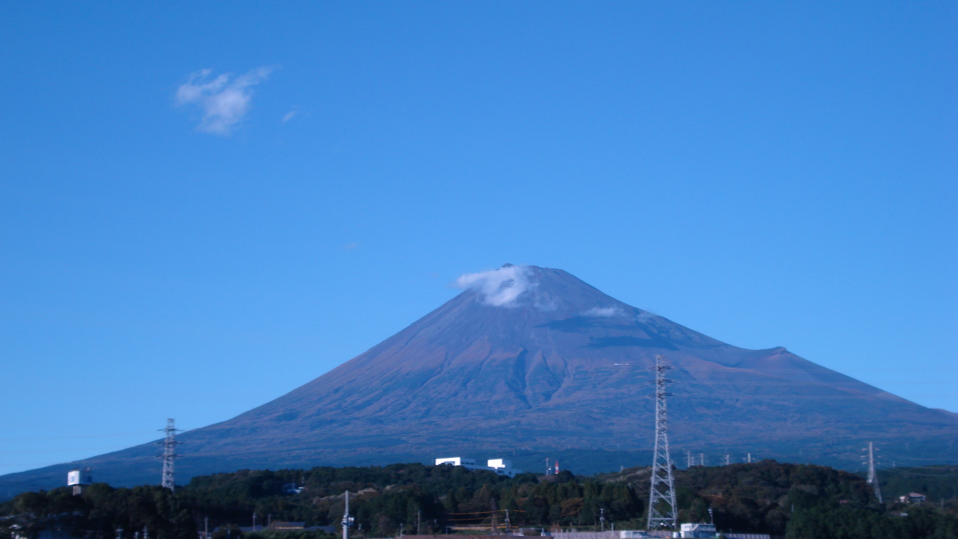 10月に撮影した雪化粧のない富士山
